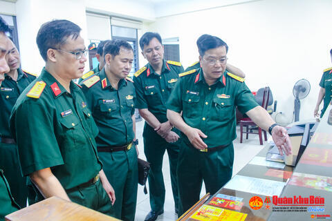 Bộ Quốc phòng kiểm tra công tác cải cách hành chính, chuyển đổi số tại Quân khu 4