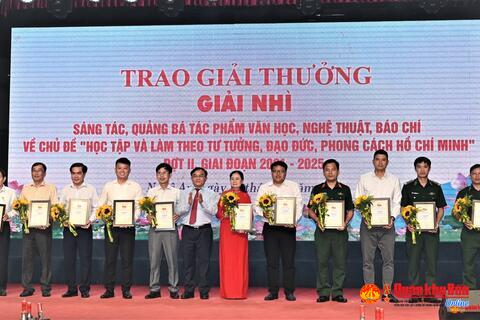 Báo Quân khu 4 đạt 2 giải thưởng về thực hiện Chỉ thị 05 của Bộ Chính trị