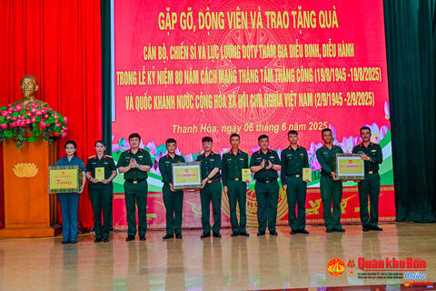 Quân khu 4: Gặp gỡ, động viên lực lượng  tham gia diễu binh, diễu hành kỷ niệm 80 năm Cách mạng Tháng Tám và Quốc khánh 2/9