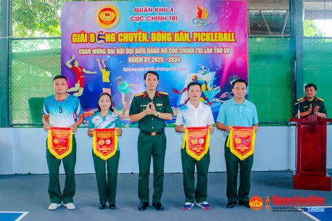 Cục Chính trị Quân khu 4 bế mạc Giải thể thao chào mừng Đại hội Đảng bộ lần thứ XV