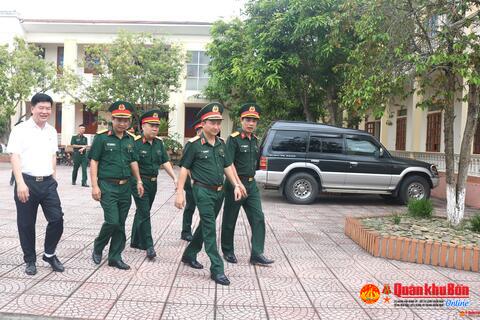 Thiếu tướng Đoàn Xuân Bường, Chính ủy Quân khu 4 kiểm tra công tác chuẩn bị tổ chức cơ quan quân sự địa phương tại tỉnh Nghệ An