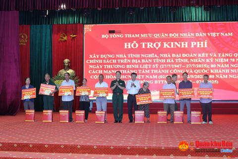 Bộ Tổng Tham mưu tri ân, tặng quà đối tượng chính sách tại Hà Tĩnh, Quảng Trị