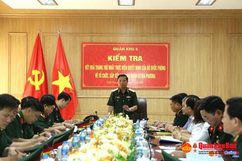 Trung tướng Hà Thọ Bình, Tư lệnh Quân khu 4 kiểm tra cơ quan quân sự địa phương tại Thanh Hóa