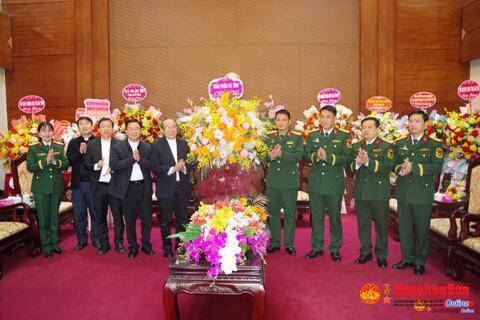 Tổng đại diện Giáo phận Hà Tĩnh chúc mừng Bộ CHQS tỉnh nhân kỷ niệm Ngày thành lập Quân đội Nhân dân Việt Nam