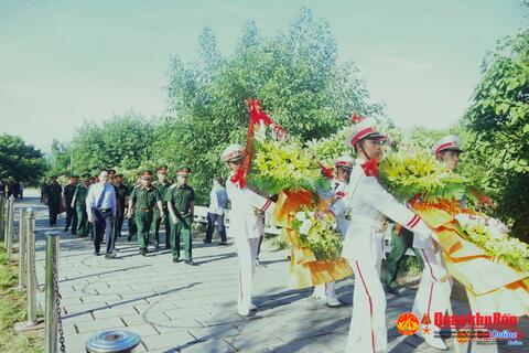 Đoàn công tác Quân ủy Trung ương tri ân tại tỉnh Quảng Bình và tỉnh Quảng Trị