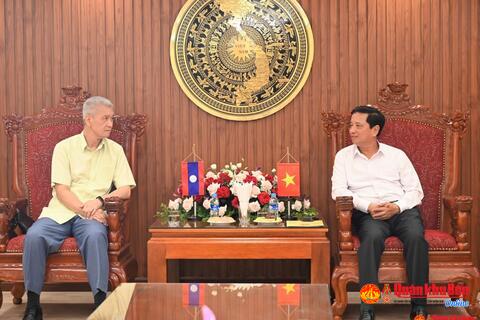 Bí thư Trung ương Đảng và Phó Chủ tịch Quốc hội Lào thăm Quân khu 4