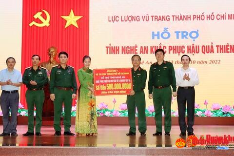 Thành phố Hồ Chí Minh trao 500 triệu đồng hỗ trợ Nghệ An khắc phục hậu quả do mưa lũ