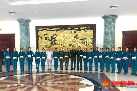 Thăm, động viên lực lượng tham gia diễu binh, diễu hành