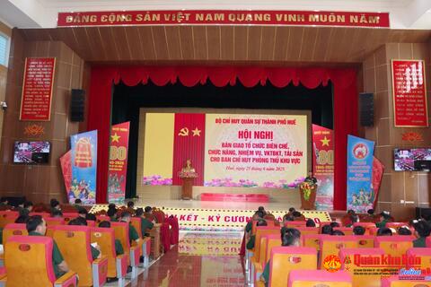 Bộ Chỉ huy Quân sự thành phố Huế: Bàn giao tổ chức biên chế, chức năng, nhiệm vụ, vũ khí trang bị kỹ thuật cho Ban Chỉ huy phòng thủ khu vực