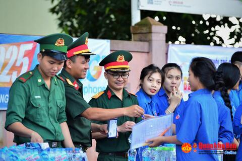 Đoàn Kinh tế - Quốc phòng 337: “Tiếp sức mùa thi” nơi biên cương