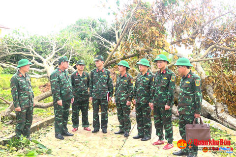 Các cơ quan Quân khu 4 tập trung khắc phục hậu quả bão số 5