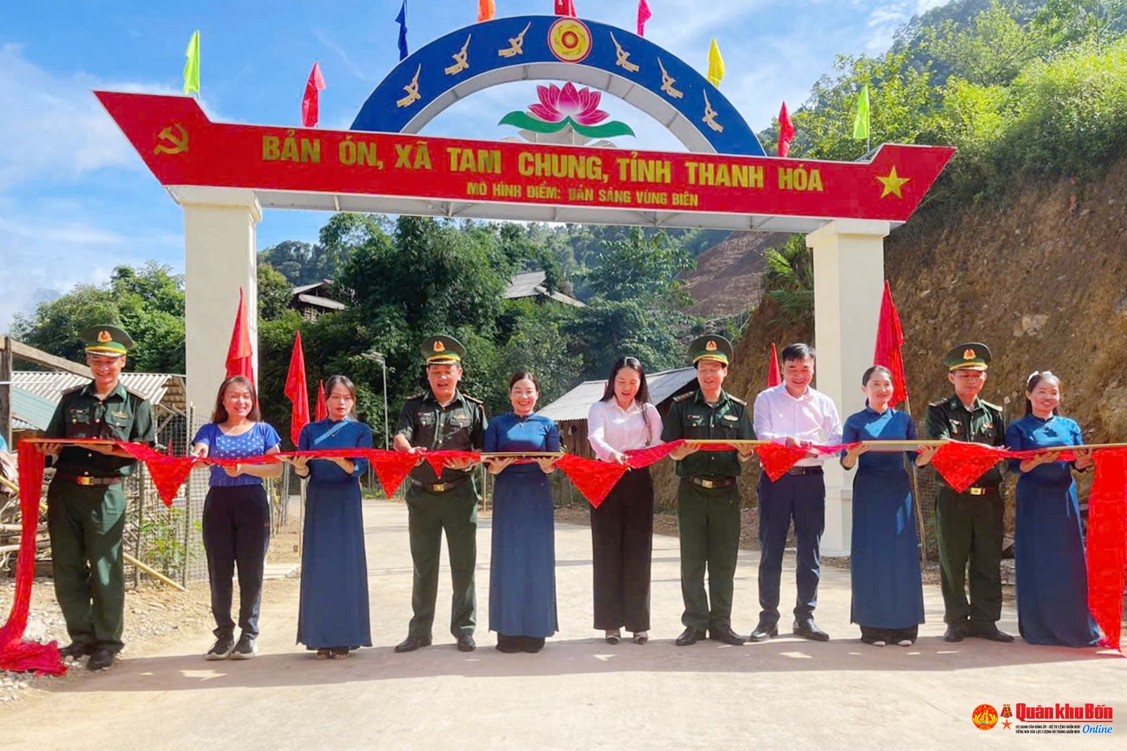 “Bản sáng vùng biên” ở Tam Chung