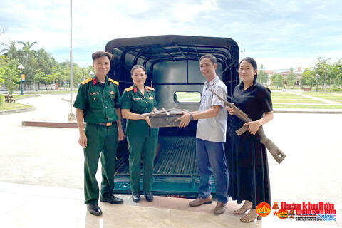 Bảo tàng Quân khu 4 tiếp nhận hiện vật từ Trung tâm Văn hóa, Thể thao và Truyền thông huyện Nghi Lộc
