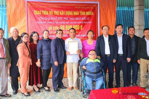 Huyện Hưng Nguyên (Nghệ An): Trao tiền hỗ trợ xây dựng Nhà tình nghĩa cho thân nhân các liệt sĩ và người có công với cách mạng