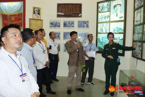 Tham quan, nghiên cứu thực tế tại Bộ CHQS tỉnh Thừa Thiên Huế
