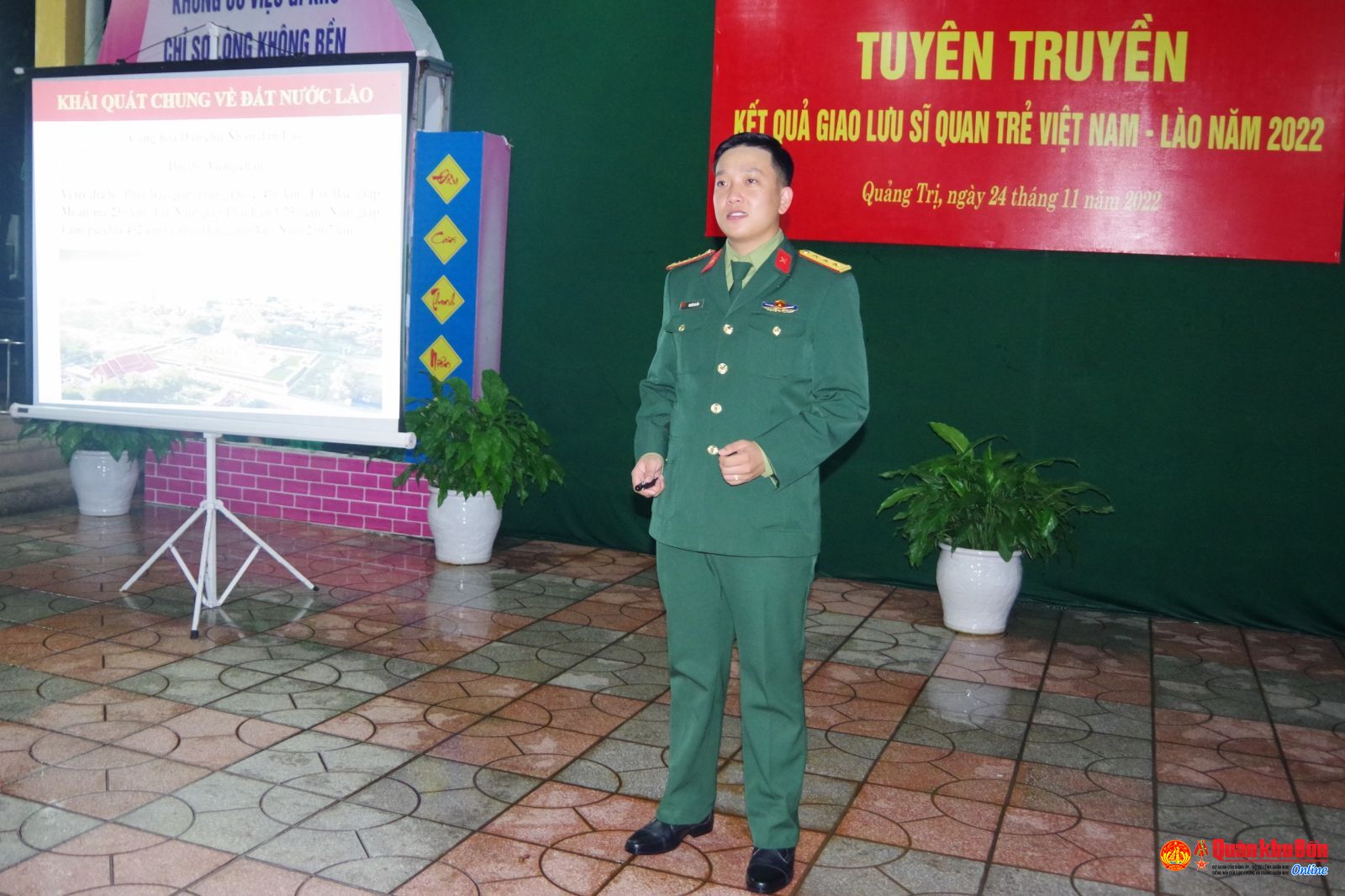 Tuyên truyền kết quả giao lưu sỹ quan trẻ giữa Quân đội Việt Nam và Lào