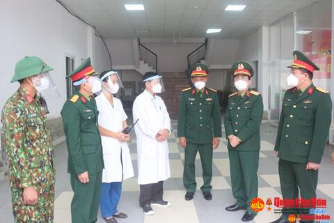 Quân khu 4 kiểm tra khu quản lý, tiếp nhận, điều trị người nhiễm SARS-CoV-2 không triệu chứng hoặc triệu chứng nhẹ tại Thừa Thiên Huế