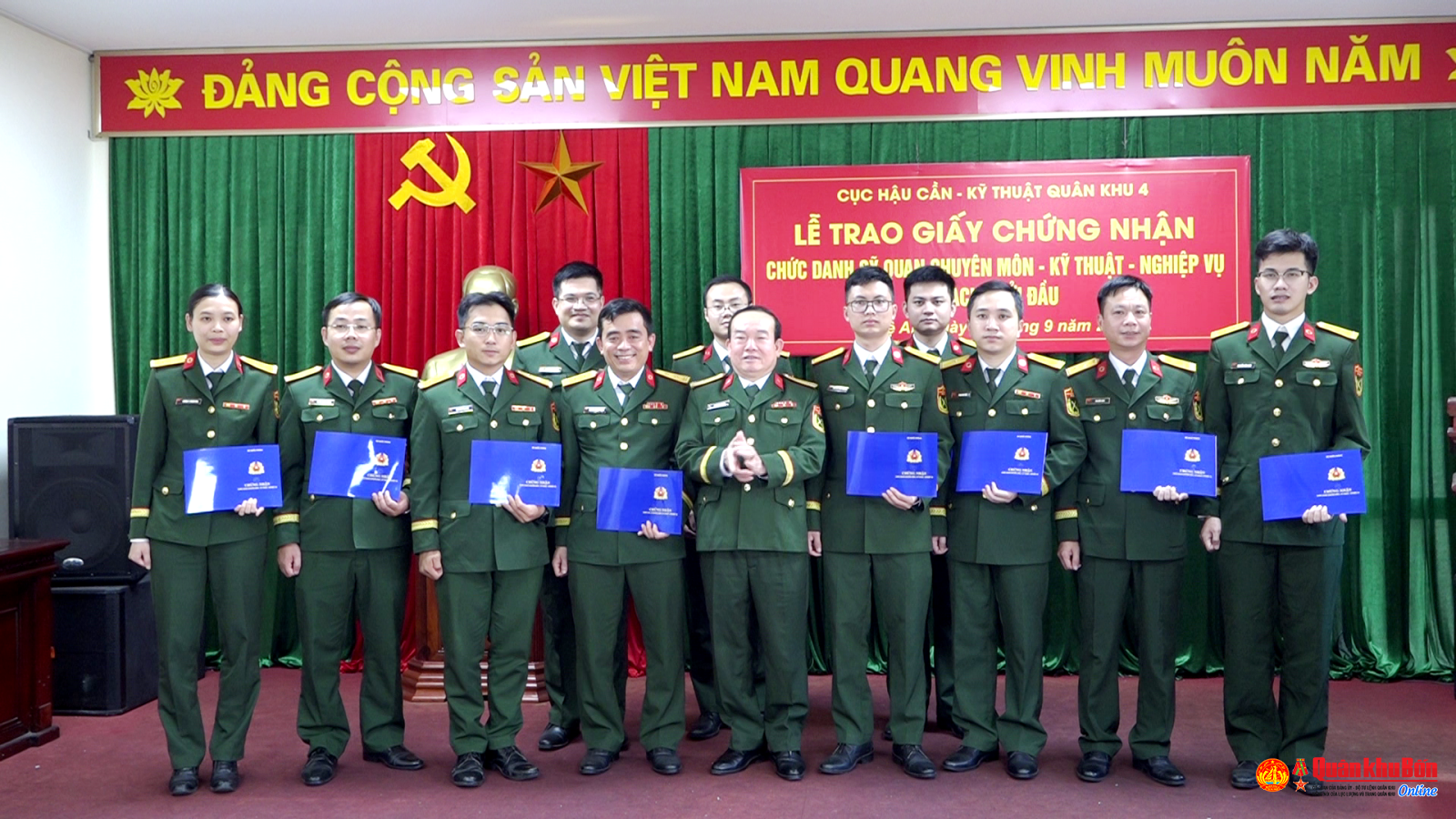 Trao Giấy chứng nhận chức danh sĩ quan chuyên môn, kỹ thuật, nghiệp vụ năm 2025