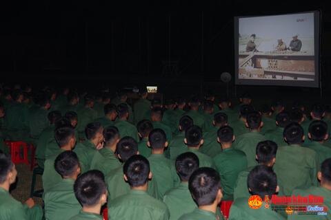 Sư đoàn 968 tổ chức chương trình chiếu phim kỷ niệm 94 năm Ngày thành lập Đảng cộng sản Việt Nam