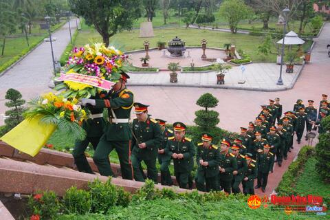 Bộ Chỉ huy Quân sự tỉnh Quảng Trị tổ chức viếng các nghĩa trang liệt sĩ