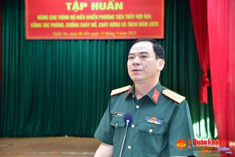 Nâng cao trình độ điều khiển phương tiện thủy nội địa và công tác tìm kiếm cứu nạn năm 2025