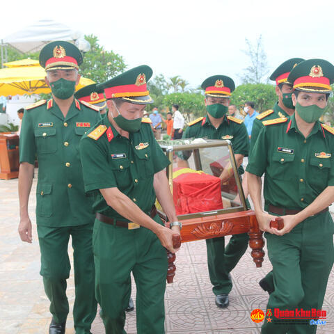 Tỉnh Quảng Bình: Trang trọng tổ chức đón nhận và an táng 17 hài cốt liệt sĩ