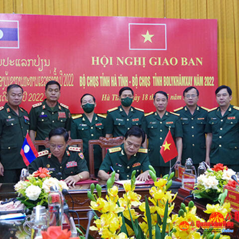 Giao ban định kỳ giữa Bộ Chỉ huy Quân sự hai tỉnh Hà Tĩnh và BolyKhămxay