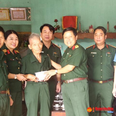 Bộ CHQS tỉnh Quảng Trị: Tri ân các chiến sĩ Điện Biên