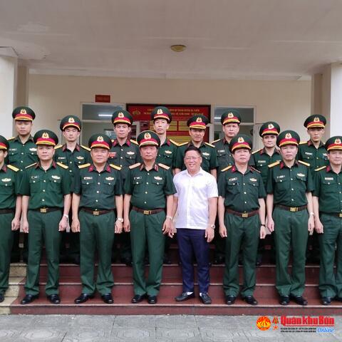 Trung tướng Hà Thọ Bình, Tư lệnh Quân khu kiểm tra Ban Chỉ huy Quân sự huyện Bá Thước