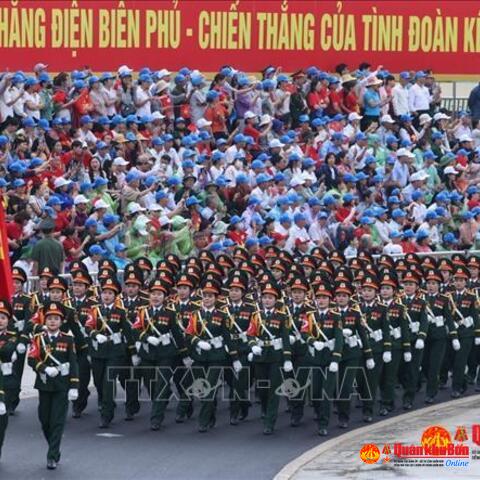 Lực lượng vũ trang Quân khu 4 xem tường thuật trực tiếp Lễ kỷ niệm 70 năm Chiến thắng Điện Biên Phủ