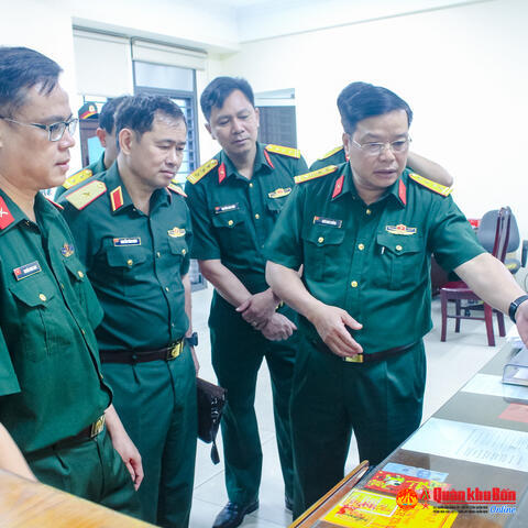 Bộ Quốc phòng kiểm tra công tác cải cách hành chính, chuyển đổi số tại Quân khu 4