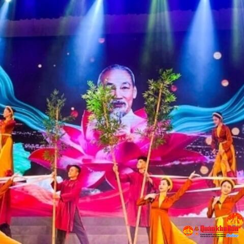 Gần 1.000 nghệ sĩ quần chúng tham gia “Tiếng hát Làng Sen” năm 2025