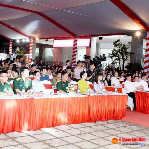 Hơn 400 hình ảnh, tư liệu, hiện vật quý tham gia Triển lãm ‘Hồ Chí Minh đẹp nhất tên Người’