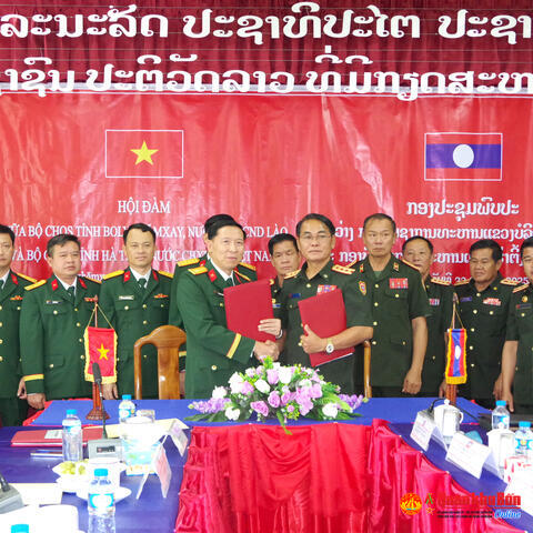 Bộ Chỉ huy Quân sự hai tỉnh Hà Tĩnh và Bôlykhămxay (Lào) Hội đàm giao ban định kỳ năm 2025