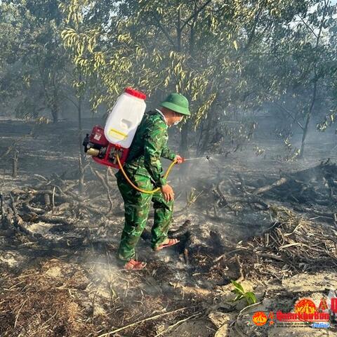 Bộ đội Biên phòng thành phố Huế huy động lực lượng phối hợp chữa cháy rừng