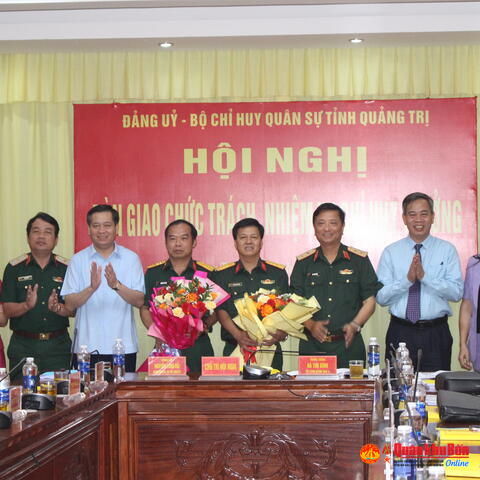 Bàn giao chức trách, nhiệm vụ Chỉ huy trưởng Bộ Chỉ huy Quân sự tỉnh Quảng Trị