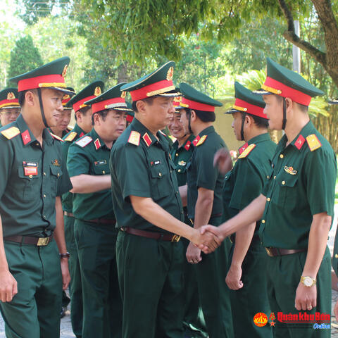 Trung tướng Hà Thọ Bình, Tư lệnh Quân khu kiểm tra các đơn vị