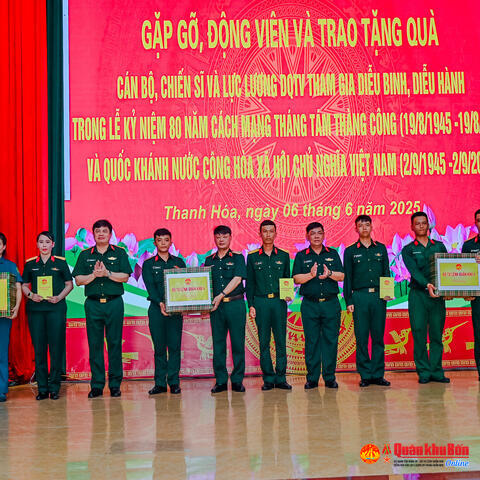 Quân khu 4: Gặp gỡ, động viên lực lượng  tham gia diễu binh, diễu hành kỷ niệm 80 năm Cách mạng Tháng Tám và Quốc khánh 2/9