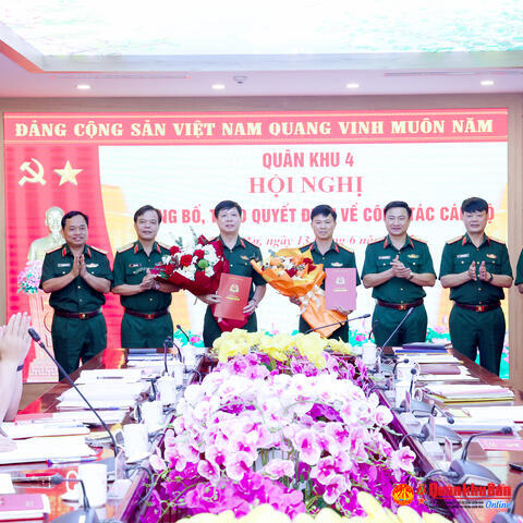 Quân khu 4: Công bố, trao các quyết định, bổ nhiệm cán bộ