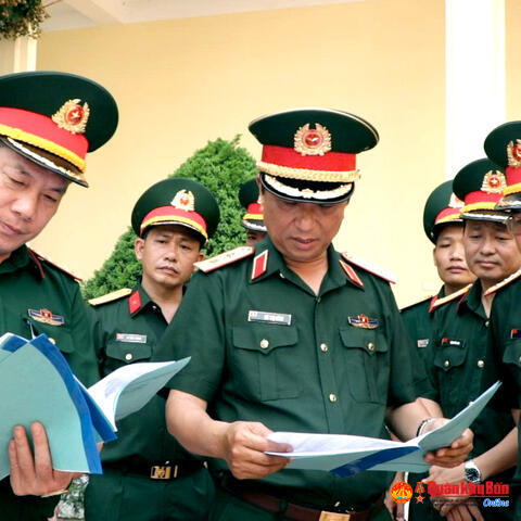 Trung tướng Hà Thọ Bình, Tư lệnh Quân khu 4 kiểm tra Ban Chỉ huy Phòng thủ khu vực tại Thanh Hóa