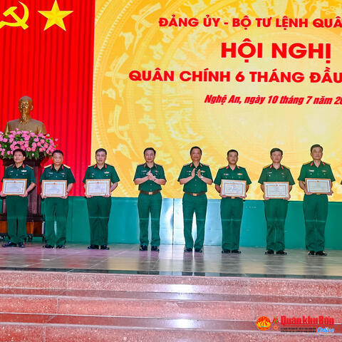 Quân khu 4: Hội nghị quân chính 6 tháng đầu năm 2025