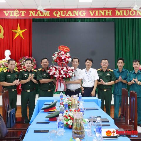 Bộ CHQS TP Huế kiểm tra kết quả triển khai thực hiện cơ quan quân sự địa phương và chúc mừng các phường mới thành lập