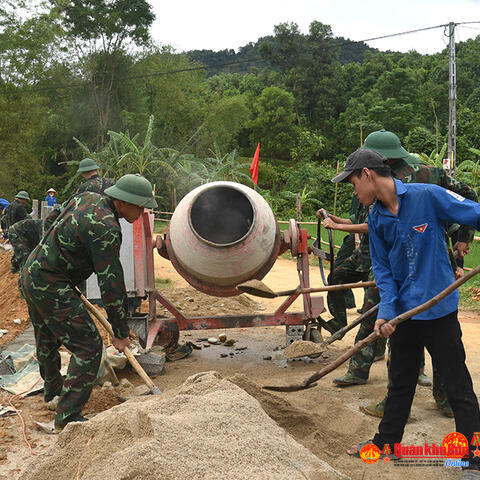 Cục Chính trị Quân khu 4 kiểm tra, động viên lực lượng làm công tác dân vận tại Hà Tĩnh