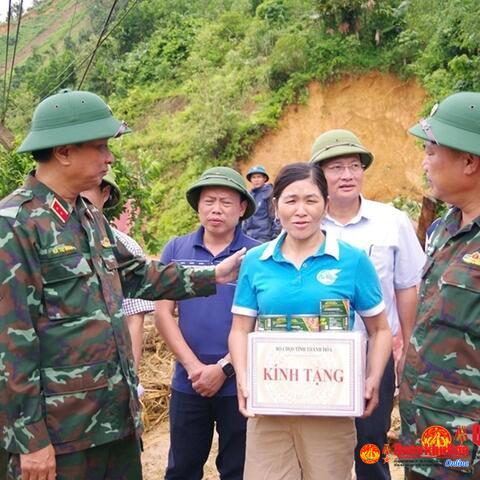 Trung tướng Hà Thọ Bình, Tư lệnh Quân khu kiểm tra công tác khắc phục hậu quả cơn bão số 5 tại tỉnh Thanh Hóa