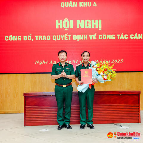 Quân khu 4 tổ chức Hội nghị công bố, trao quyết định về công tác cán bộ
