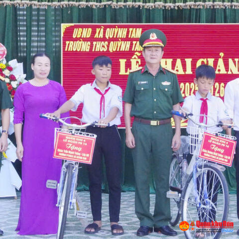 Niềm vui nhân đôi ngày khai giảng