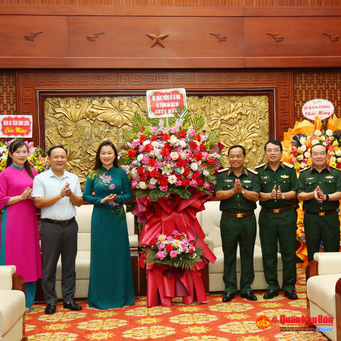 Khu di tích Kim Liên và Ban Quản lý dự án Quảng trường Hồ Chí Minh chúc mừng Quân khu 4