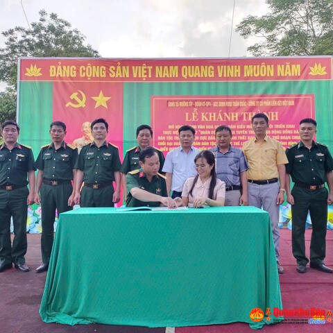 Đoàn Kinh tế - Quốc phòng 4 (Quân khu 4) khánh thành và bàn giao mô hình "Làng văn hóa Quân - Dân kiểu mẫu"