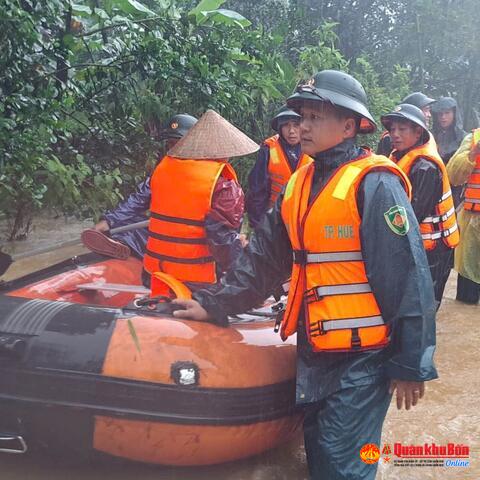 Thành phố Huế: Chủ động, ứng phó kịp thời sơ tán giúp dân trong mưa lũ
