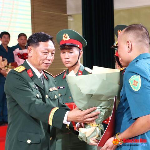 Bộ Chỉ huy Quân sự thành phố Huế công bố quyết định giải thể, thành lập mới 40 Ban Chỉ huy Quân sự cấp xã